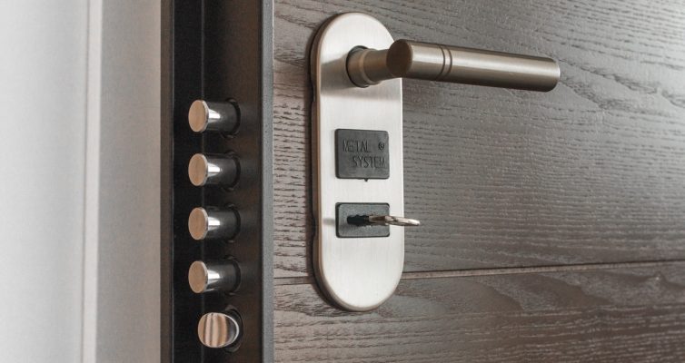 door-handle-key-279810
